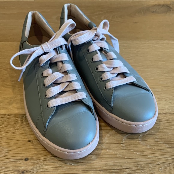 Vionic Pro Women's Mable Sneaker - Picture 2 of 9